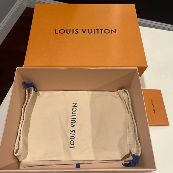 LOUIS VUITTON LV Archlight Sneaker
Monogram Black - Size 9 (39.0) - Picture 5 of 10